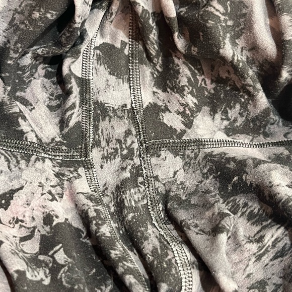 Lululemon Align Crop Floral Illusion Ice Grey Multi sz 4 - Picture 11 of 12